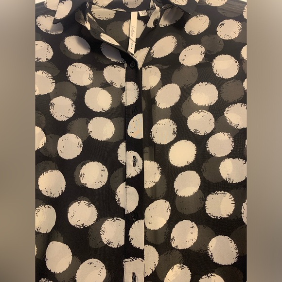 Bellatrix Black & White Polka Dot High-Low Button-Up Blouse - XS - Picture 4 of 8